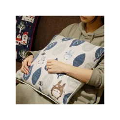 Coussin Totoro Feuilles Bleues et Vertes 45x45 cm - Mon Voisin Totoro